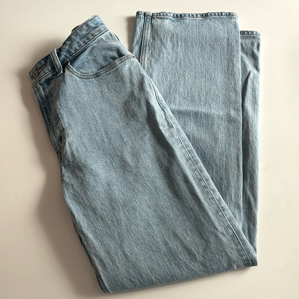 New WITHOUT tags Abercrombie High Rise 90s Relaxed jean